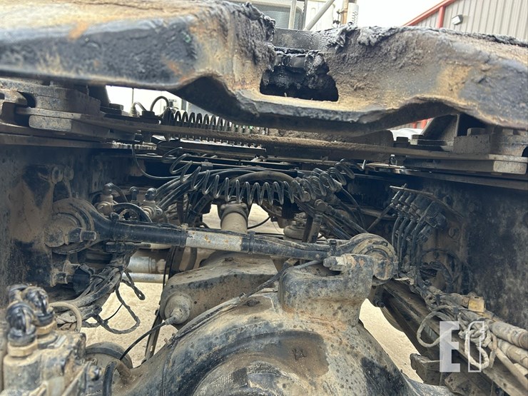 2019-mack-granite-64ft-image-20