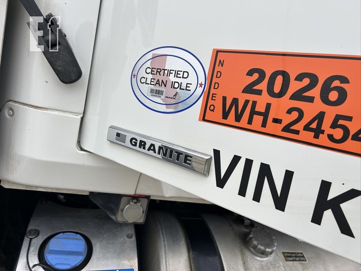 2019-mack-granite-64ft-image-26