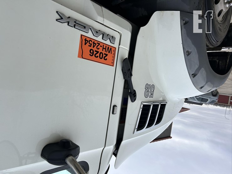 2017-mack-granite-gu713-image-20