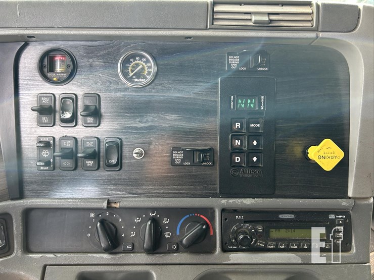 2007-freightliner-columbia-120-image-41