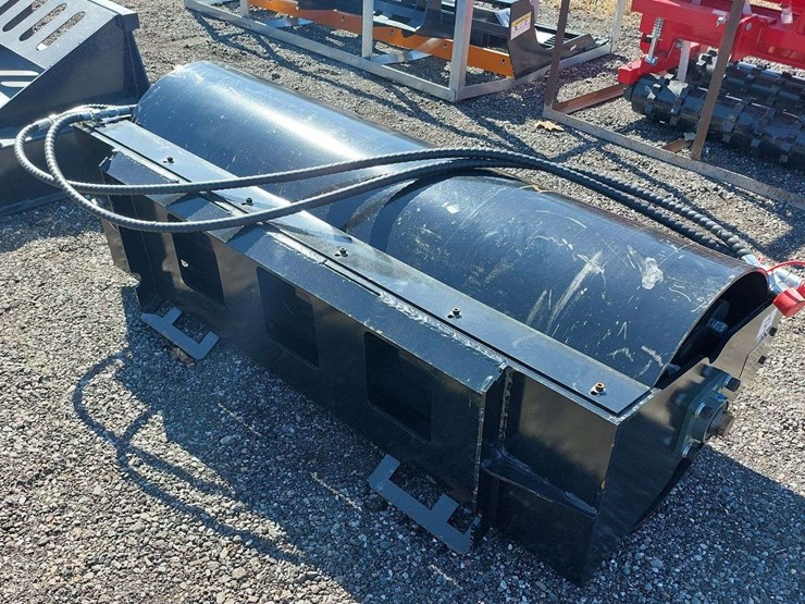 giyi-skid-steer-vibrating-roller-image-4