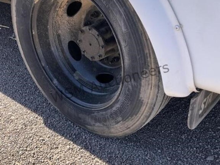 2015-ford-f550-image-8