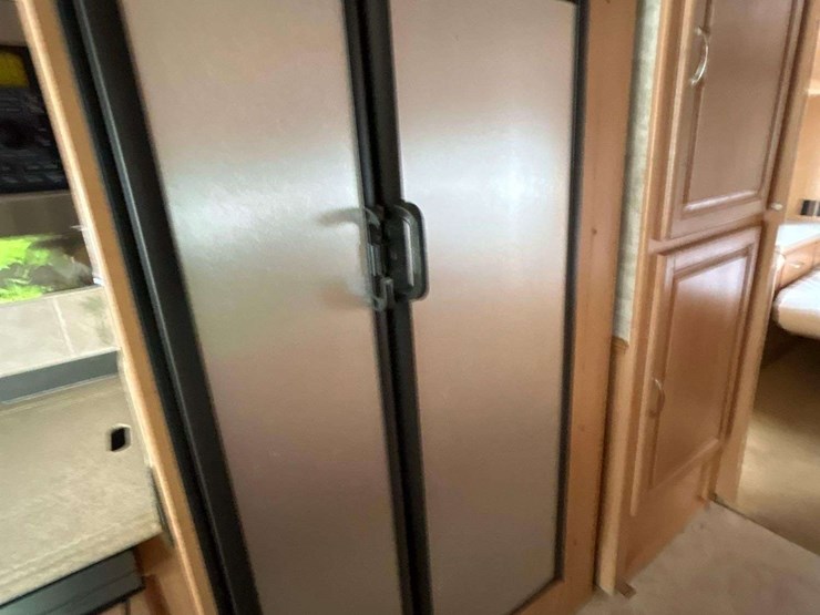 2005-freightliner-tropi-cal-t396-39ft.-class-a-motorhome-image-32