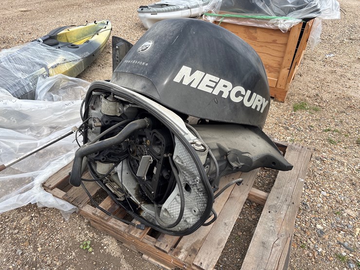 #1430-•-pallet-of-boat-parts-image-2