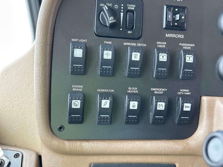 2005-freightliner-tropi-cal-t396-39ft.-class-a-motorhome-image-13