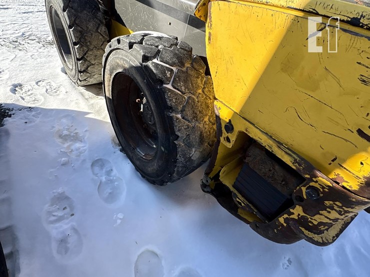 2016-new-holland-l218-image-10