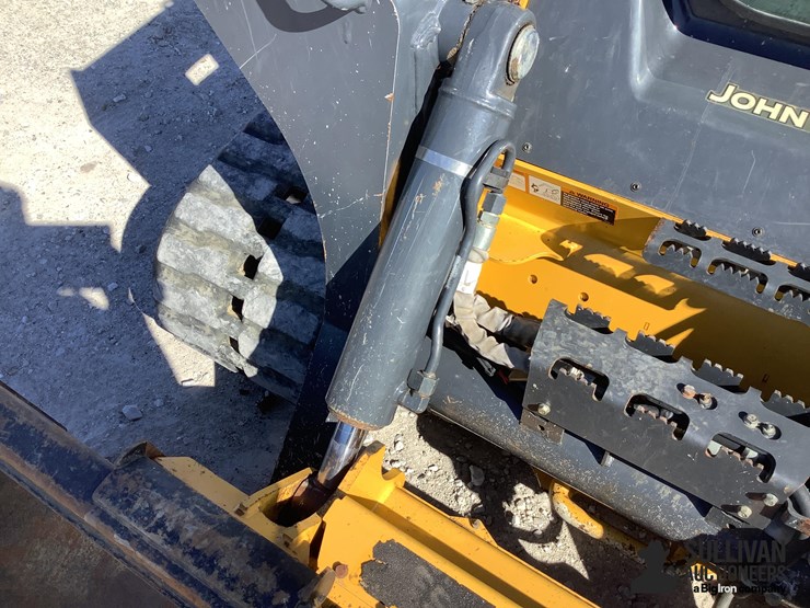 2020-deere-333g-image-17