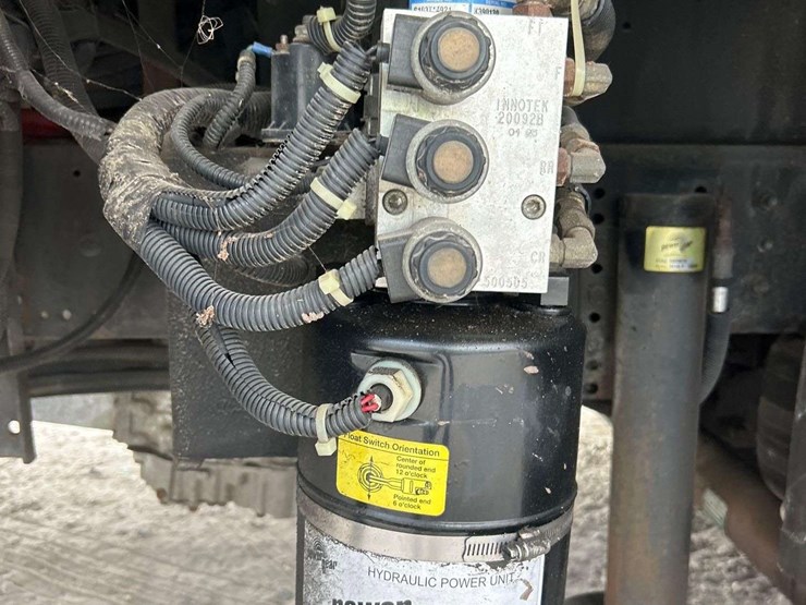 2005-freightliner-tropi-cal-t396-39ft.-class-a-motorhome-image-44