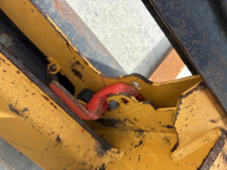 2021-deere-204l-image-21