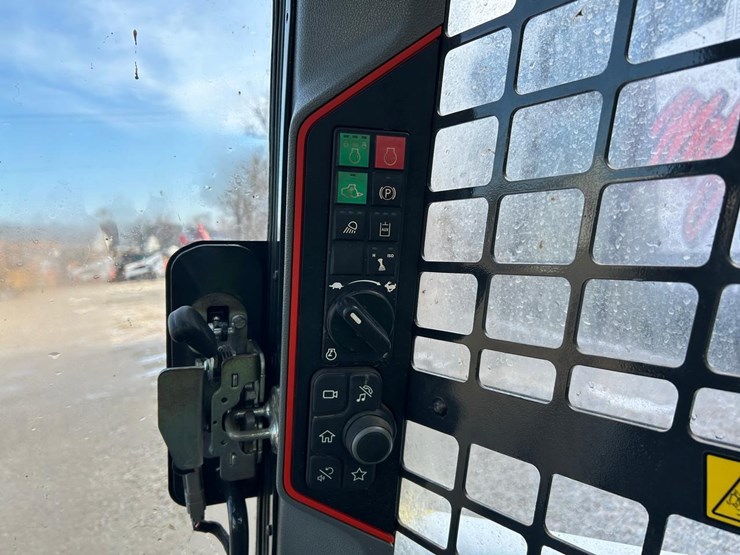 2023-bobcat-t76-image-25