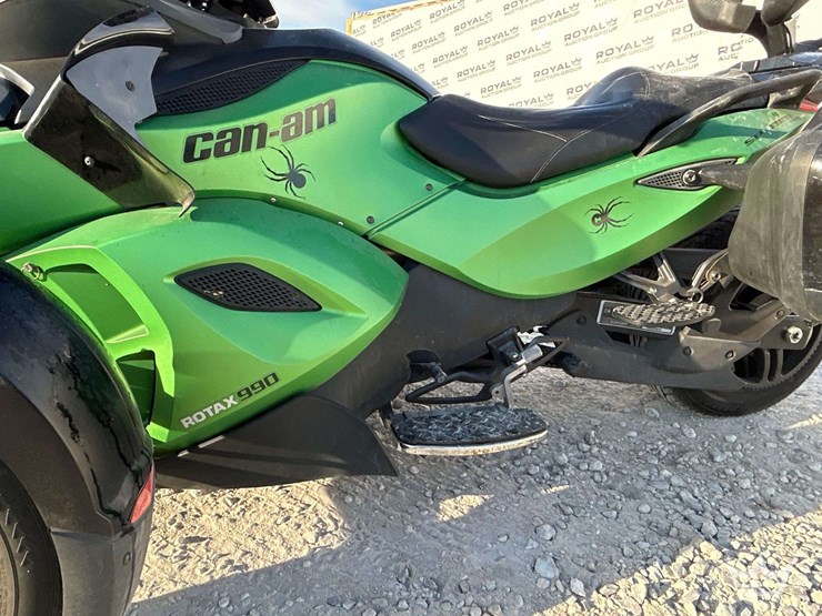 2012-can-am-spyder-motorcycle-image-8