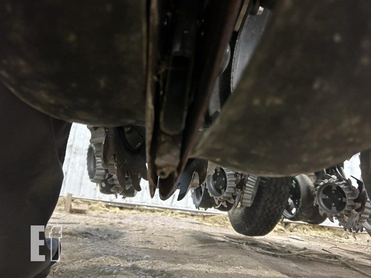 2010-john-deere-1770nt-image-18