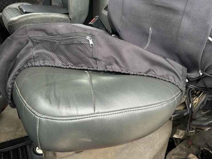 2017-mack-granite-gu713-image-24