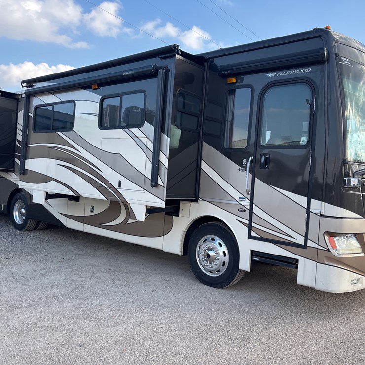 #1339 • 2011 FLEETWOOD 36J DISCOVERY RV / MOTORHOME
