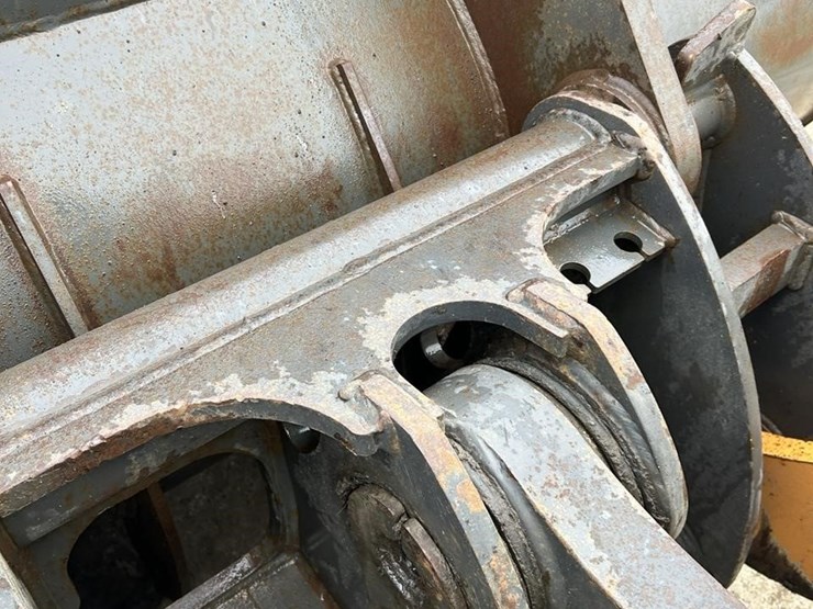 2019-case-721g-image-12