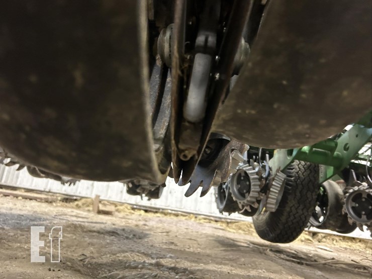 2010-john-deere-1770nt-image-17