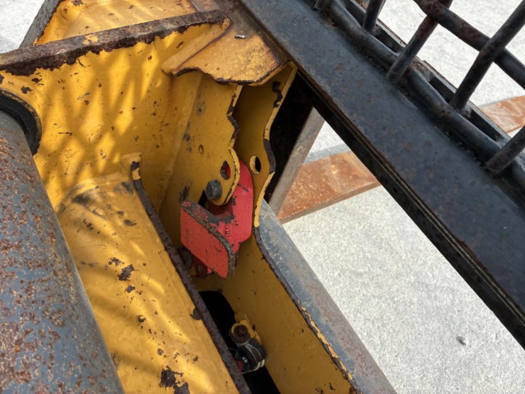 2021-deere-204l-image-20