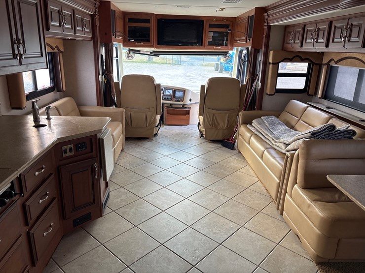 #1339-•-2011-fleetwood-36j-discovery-rv-/-motorhome-image-20