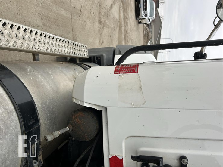 2019-mack-granite-64ft-image-25