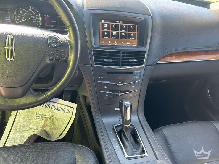 2018-lincoln-mkt-image-16