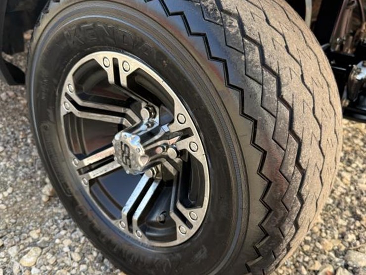 #65-•-2018-yamaha-2-seater-w/-dump-bed-cart---gas-image-5