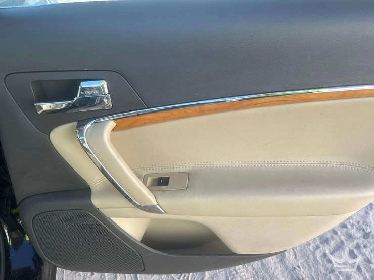 2012-lincoln-mkx-image-25