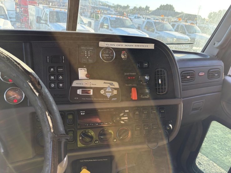 2015-peterbilt-365-image-15