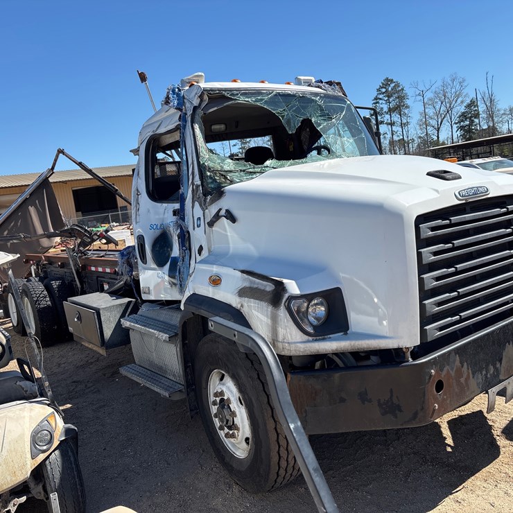 2023 FREIGHTLINER 114SD