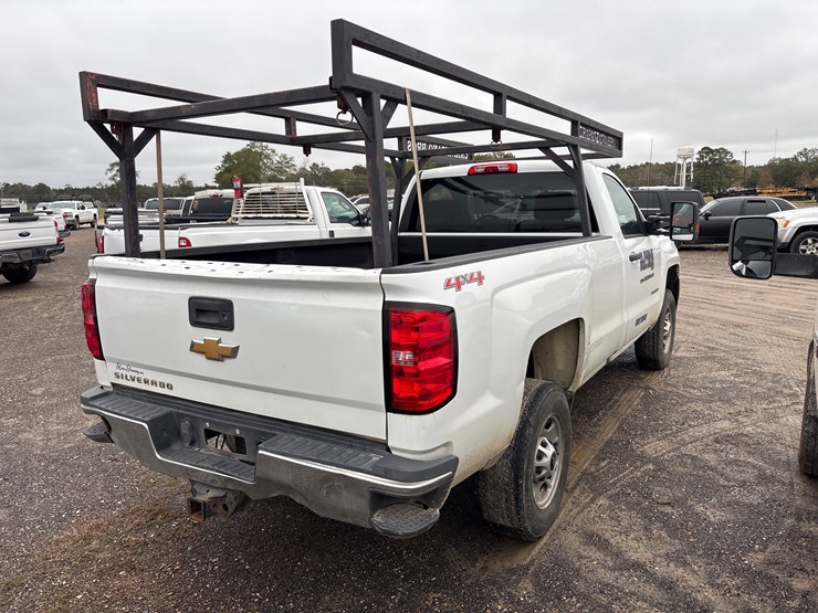 2017-chevrolet-2500hd-image-3