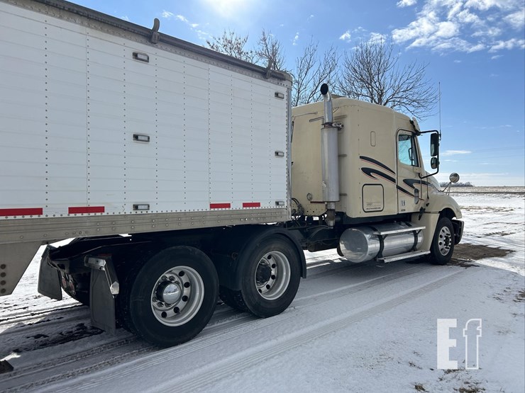 2006-freightliner-columbia-120-image-5