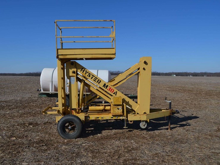 hyster-m30a-scissor-lift-image-2