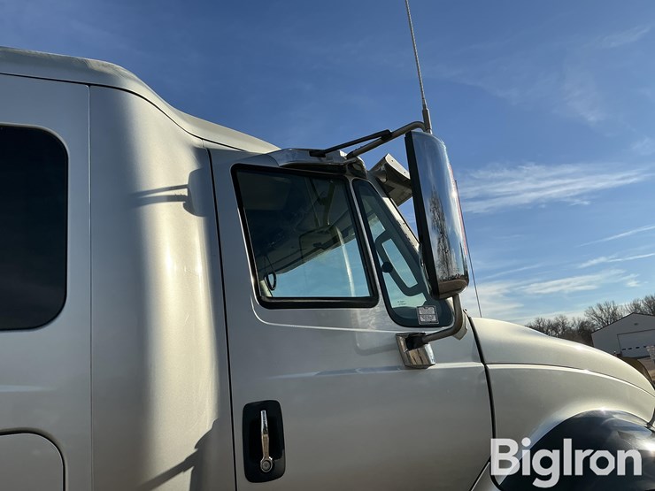 2017-international-prostar-image-14