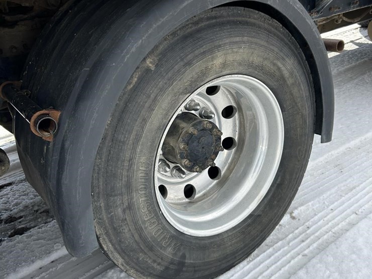 2006-freightliner-columbia-120-image-10