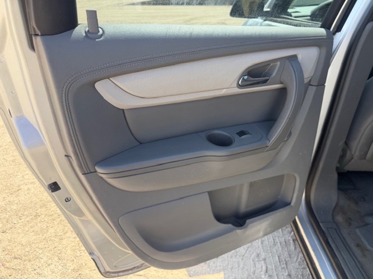 2016-chevrolet-traverse-image-23