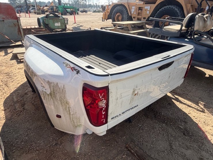 2024-chevrolet-3500-image-4