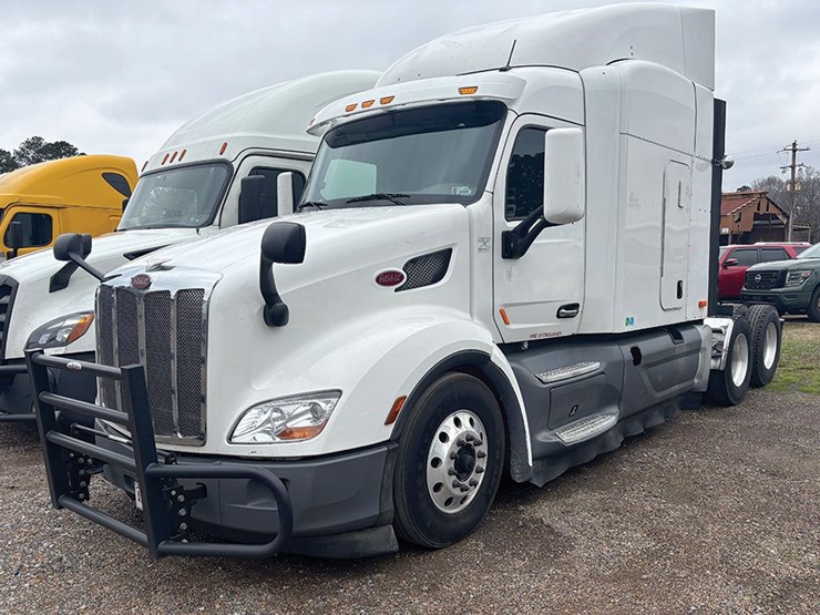 2016-peterbilt-579-image-2
