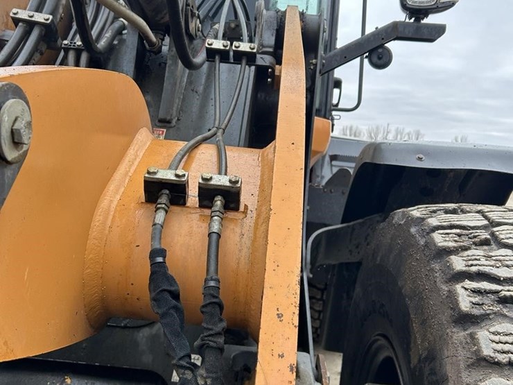 2019-case-721g-image-13