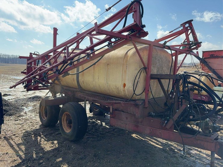 hardy-800-gallon-sprayer,-54’-booms,-triple-nozzles-image-4