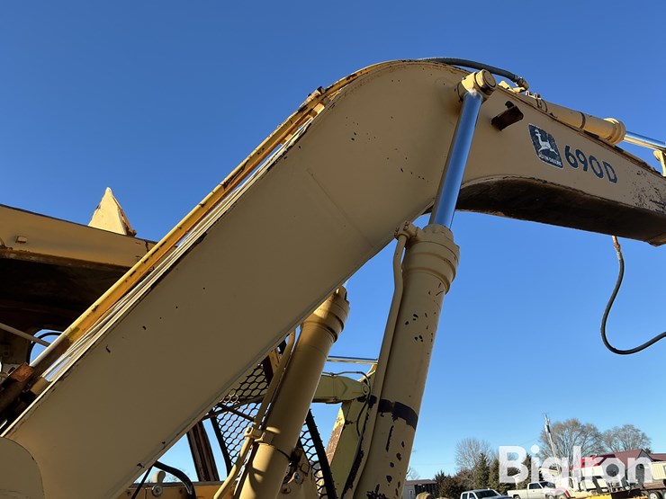 deere-690d-image-18