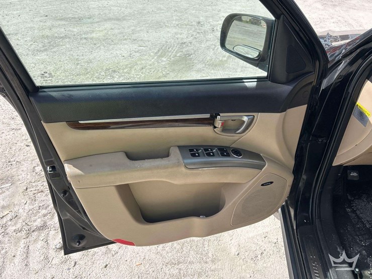 2011-hyundai-santa-fe-image-14