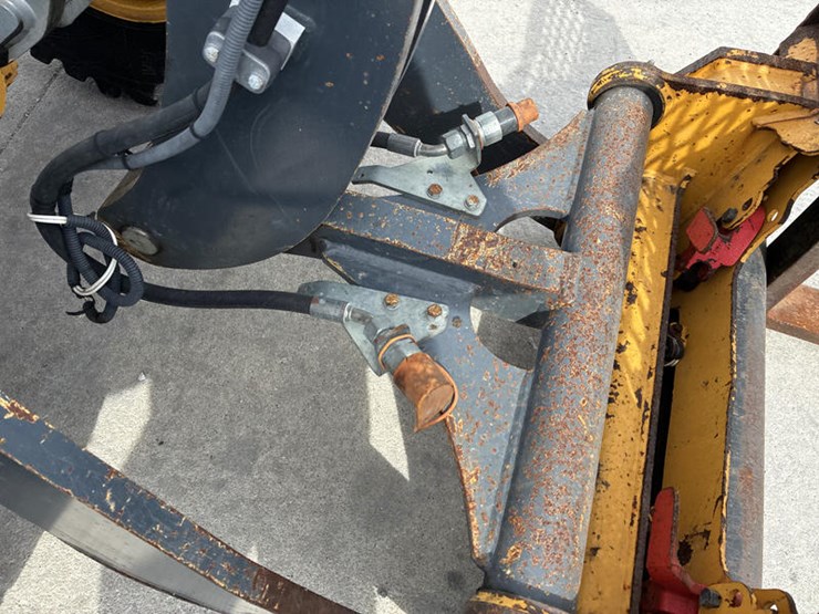 2021-deere-204l-image-18