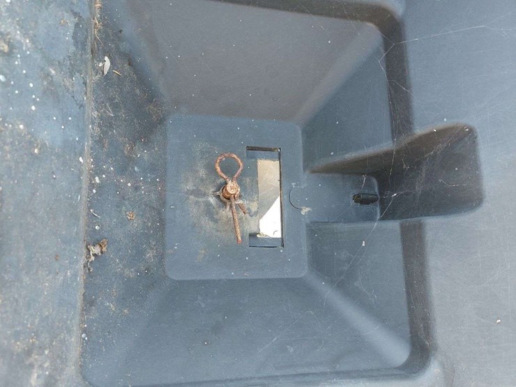 towable-broadcast-spreader-image-3