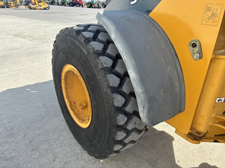 2011-deere-544k-image-42