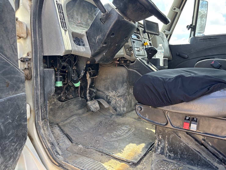 2015-international-durastar-4300-image-25