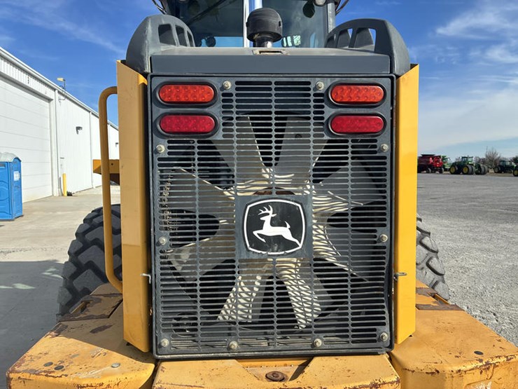 2011-deere-544k-image-30