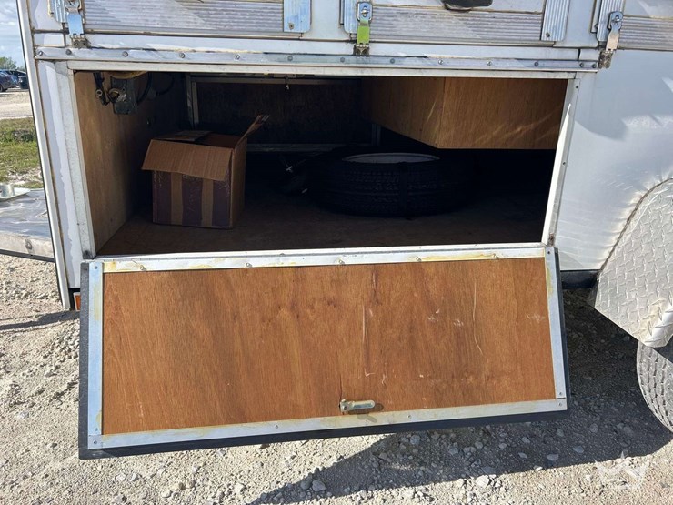 shamrock-8ft.-s/a-enlcosed-k-9-transport-trailer-image-7