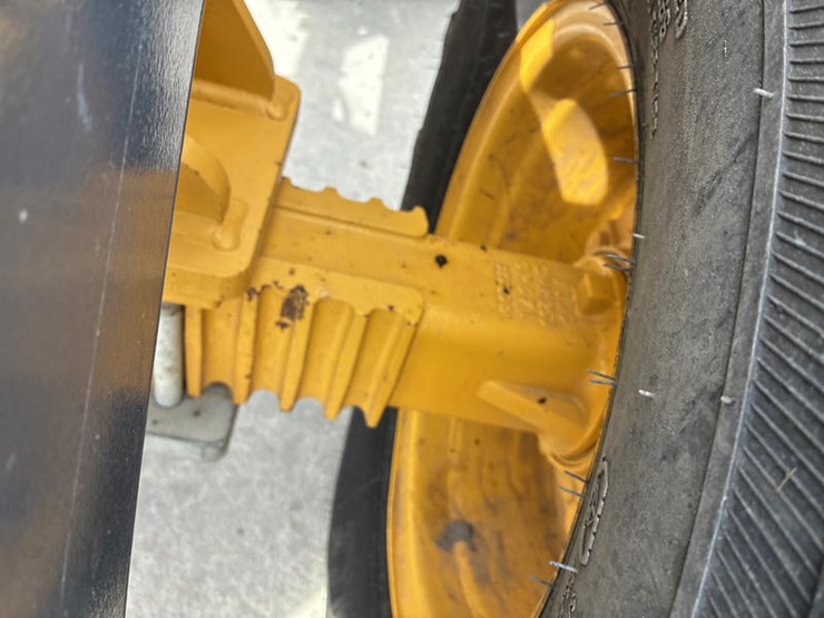 2021-deere-204l-image-42