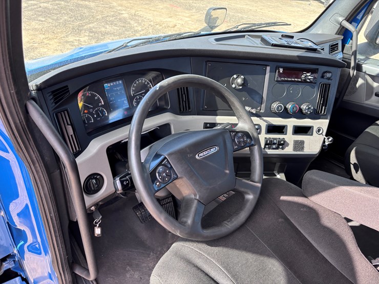 #205-•-2020-freightliner-cascadia-image-9