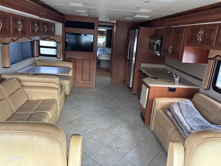 #1339-•-2011-fleetwood-36j-discovery-rv-/-motorhome-image-9