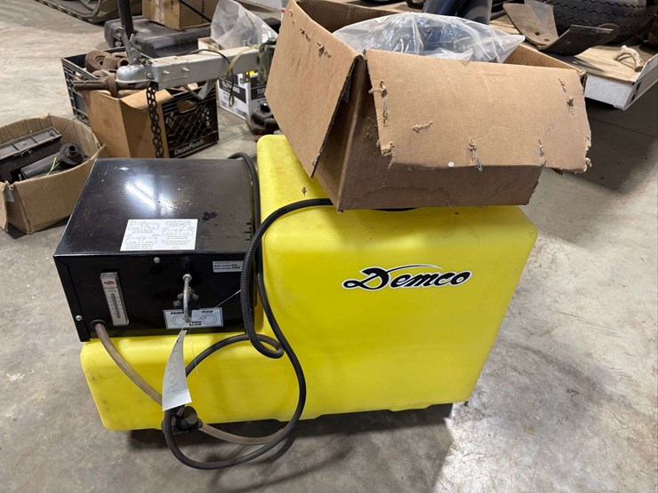 demco-foamer-tank,-pump-and-line-image-1